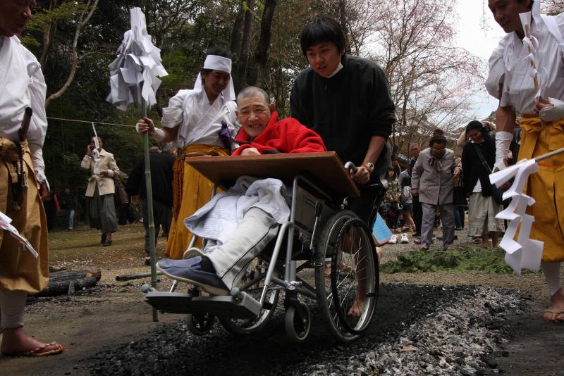 楽しく火渡り