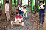 森で遊ぼう「エコカー乗車」