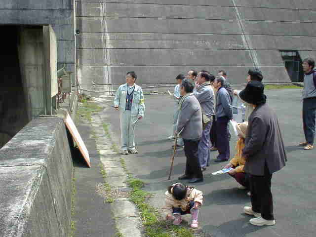 ダム見学会の様子２