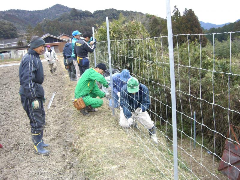 住民の声を集めて、被害場所、隠れ場、発見ポイント、けもの道などの各自の情報を共有化し、被害地図作成後、みんなで対策を練りました。