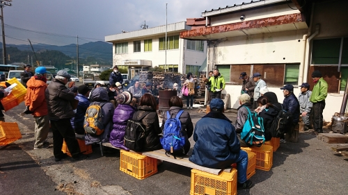 「木の駅 白山」の視察の様子