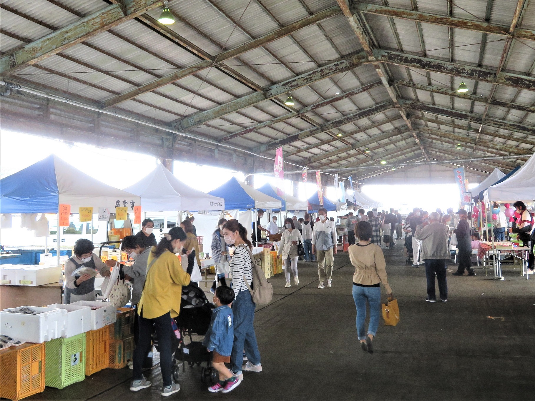 尾鷲イタダキ市会場風景