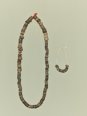 皇大神宮境内出土 勾玉・臼玉（東京国立博物館蔵）　※ Image:TNM image Achaives