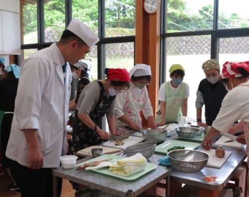 写真：くまの古道料理教室 相可高校に学ぶ～めで鯛料理